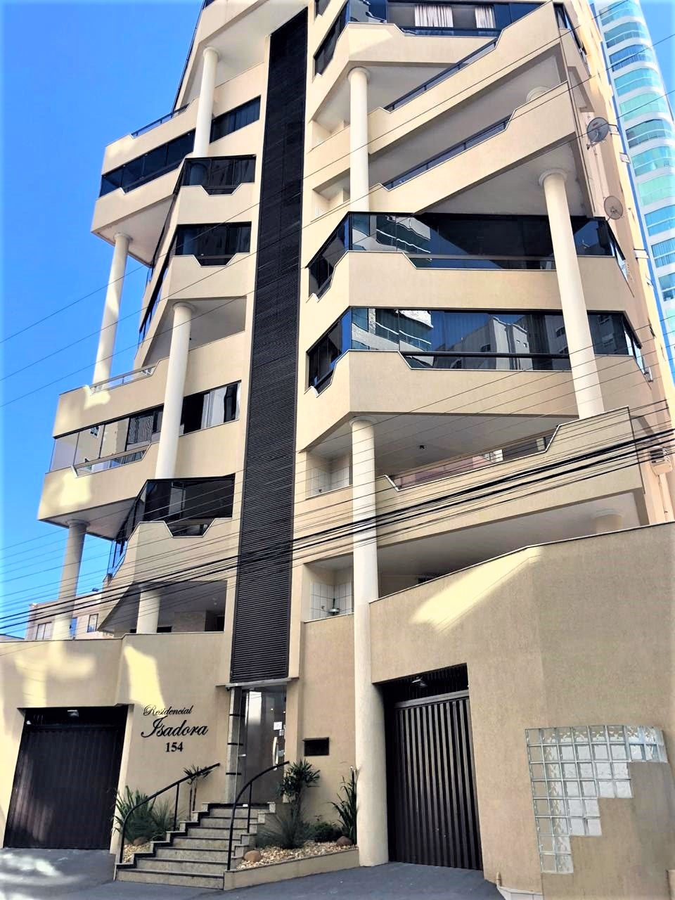 Isadora Residence — Meia Praia