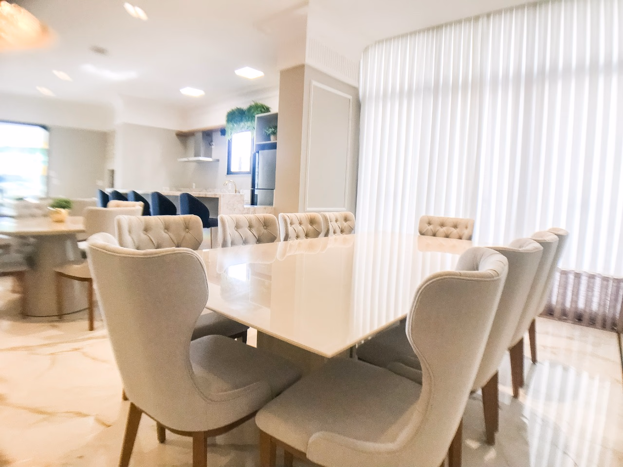 Apartamento frente avenida a venda no Villa de Siena em Meia Praia, Itapema