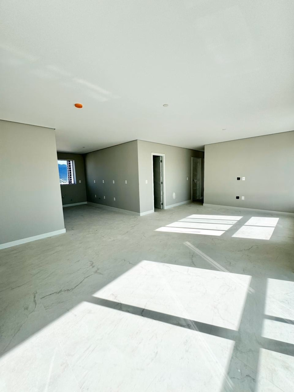 Apartamento 3 suítes em Meia Praia — Meia Praia, Itapema
