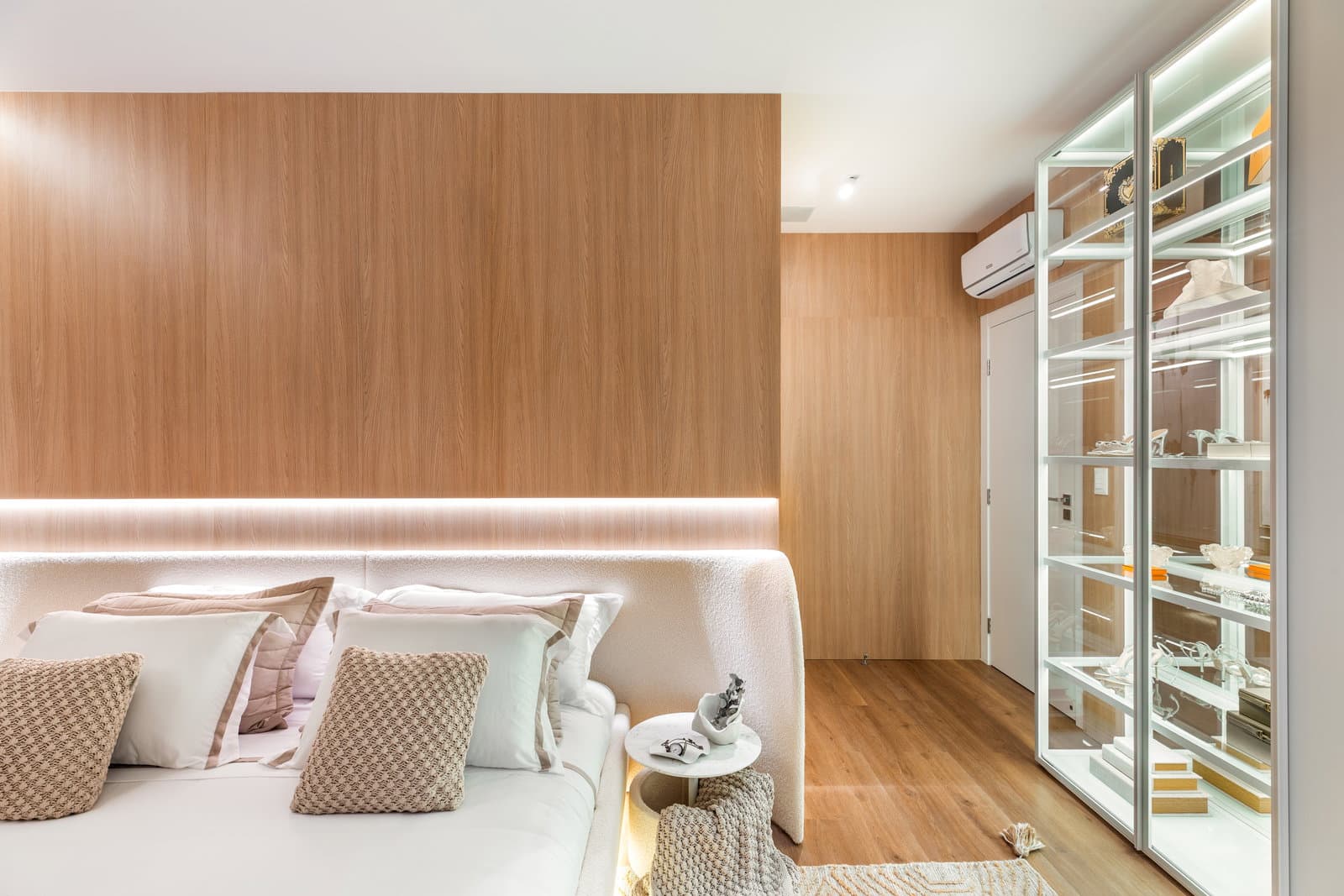 Apartamento 4 suítes em Meia Praia — Meia Praia, Itapema