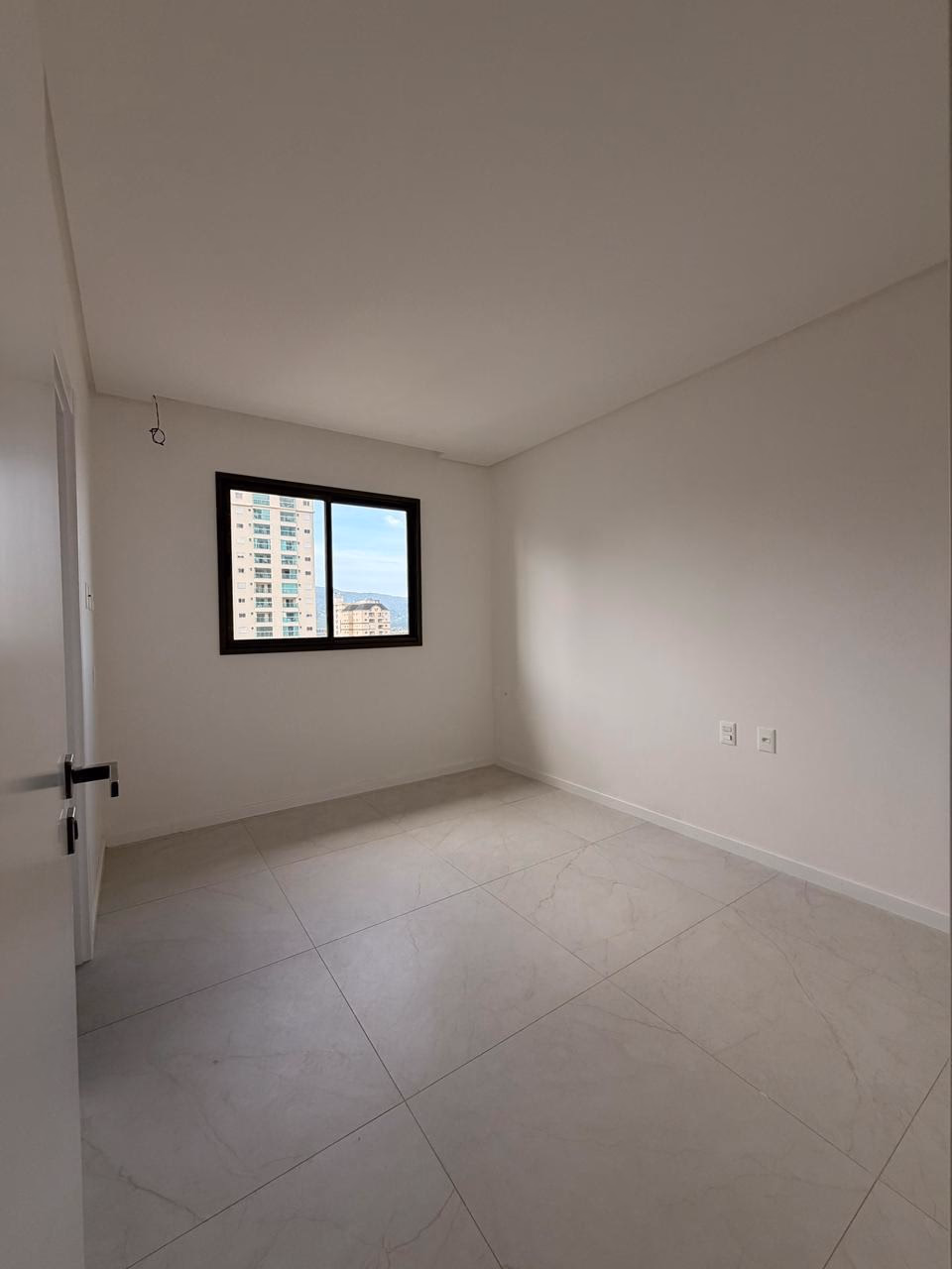 Apartamento 3 suítes em Meia Praia — Meia Praia, Itapema