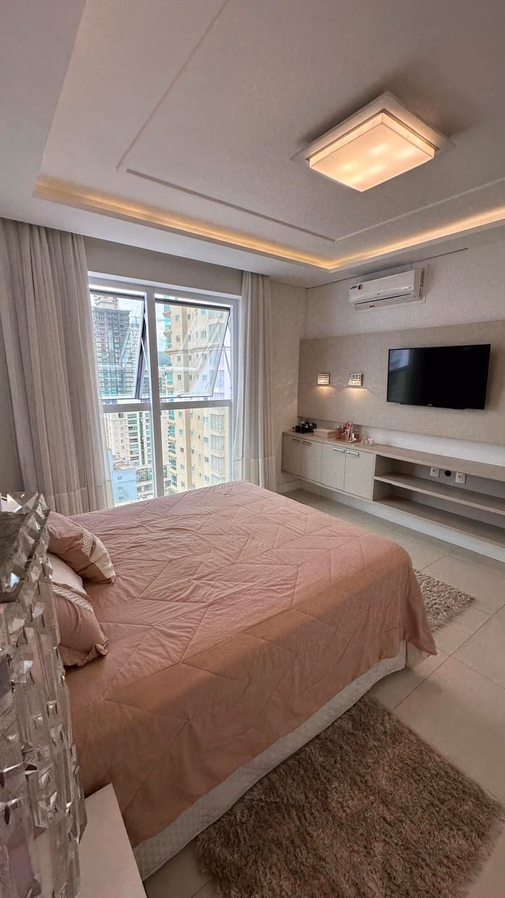 Apartamento 4 suítes em Meia Praia — Meia Praia, Itapema