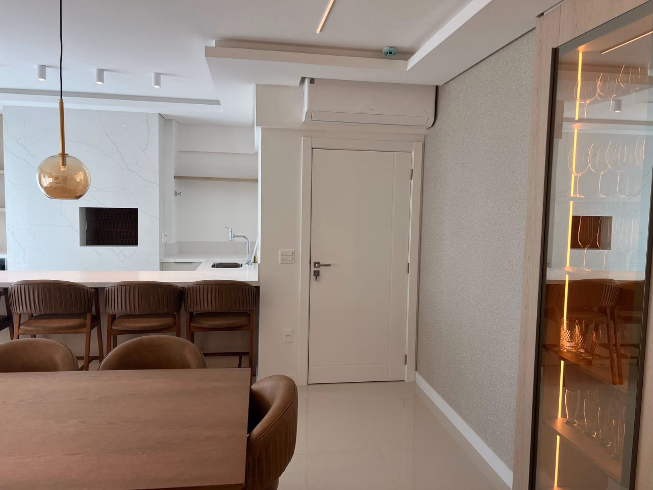 Apartamento 4 suítes em Meia Praia — Meia Praia, Itapema