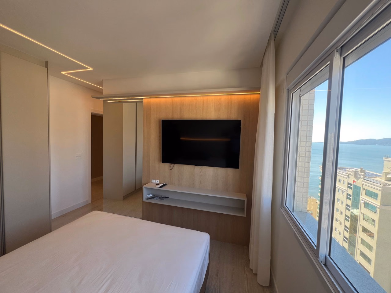 Apartamento 4 suítes em Meia Praia — Meia Praia, Itapema