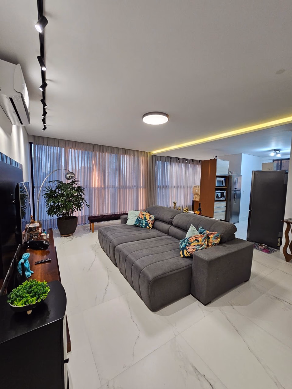 Apartamento 3 suítes em Meia Praia — Meia Praia, Itapema