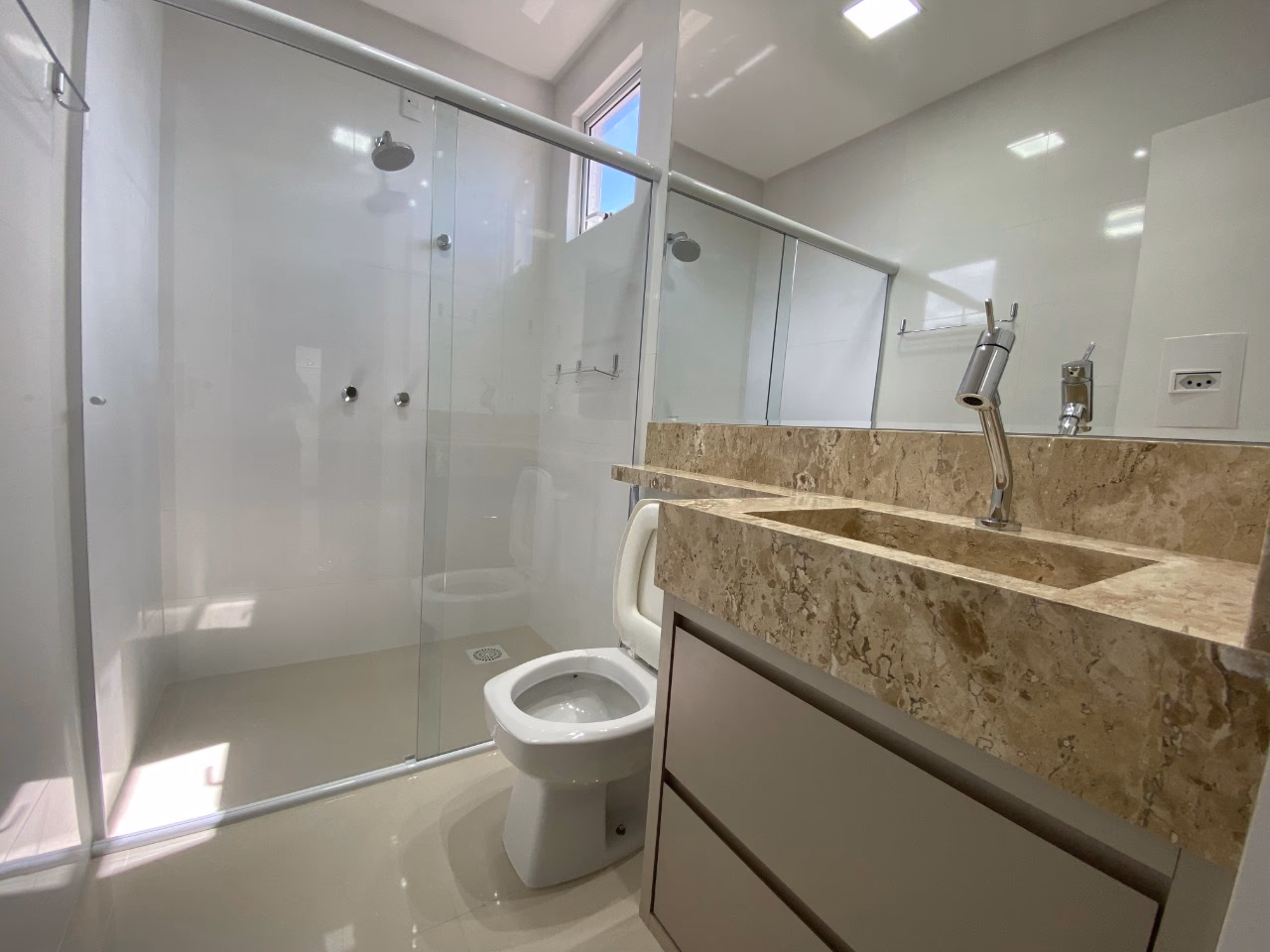 Apartamento 3 suítes em Meia Praia — Meia Praia, Itapema