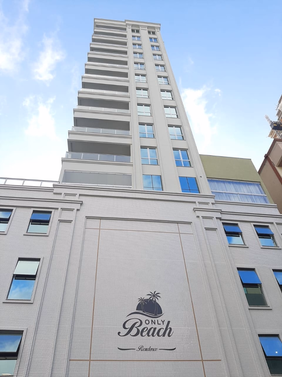 Only Beach Residence — Meia Praia
