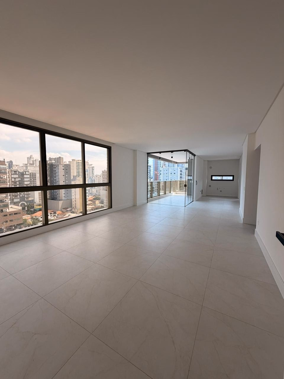 Apartamento 3 suítes em Meia Praia — Meia Praia, Itapema