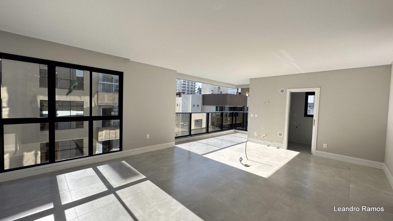 Apartamento 2 suítes em Meia Praia — Meia Praia, Itapema
