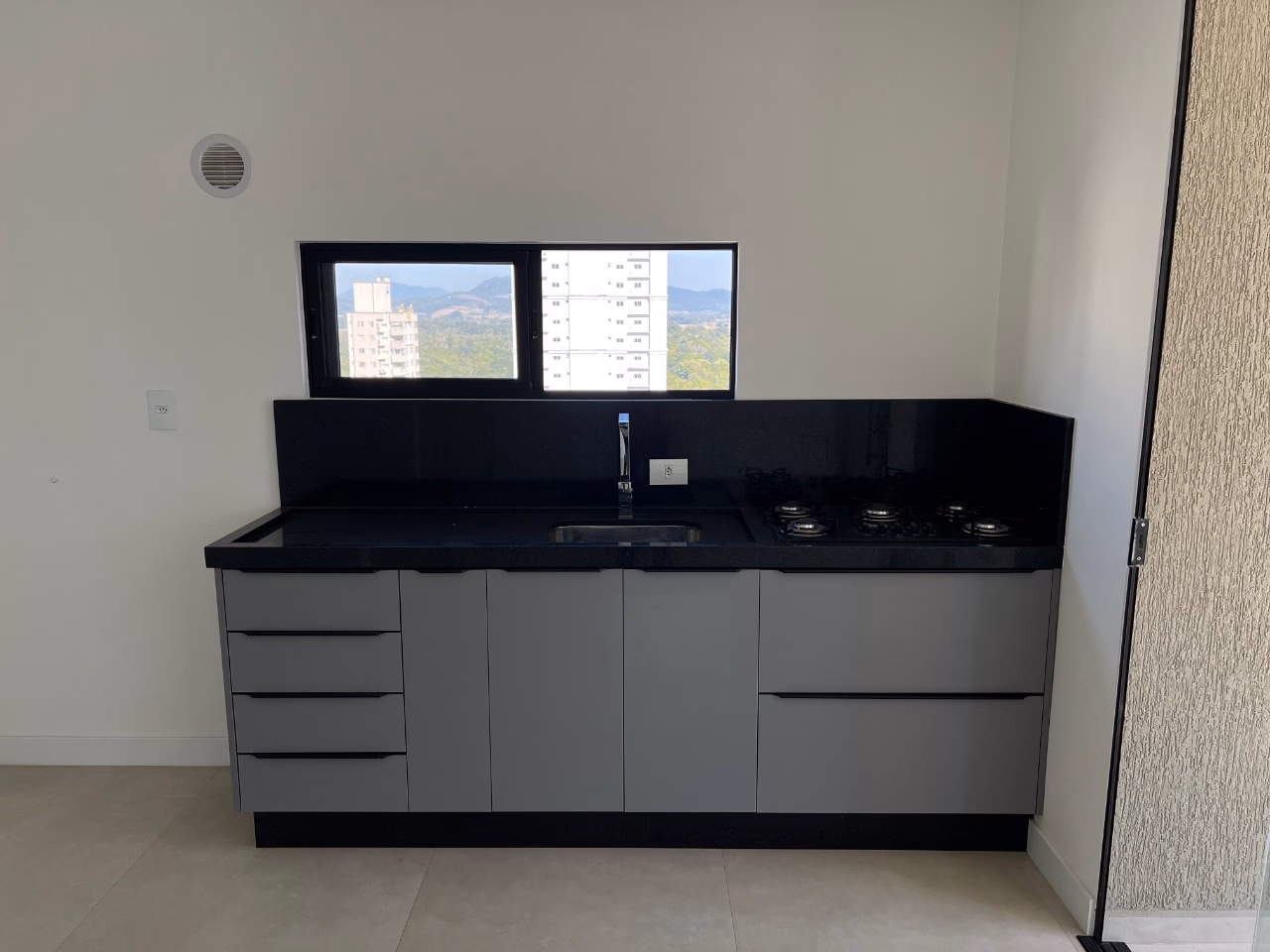Apartamento 3 suítes em Meia Praia — Meia Praia, Itapema