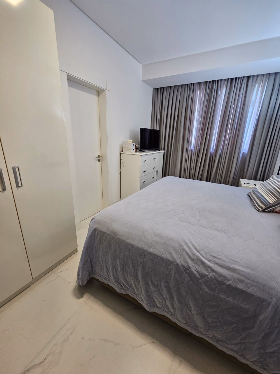 Apartamento 3 suítes em Meia Praia — Meia Praia, Itapema