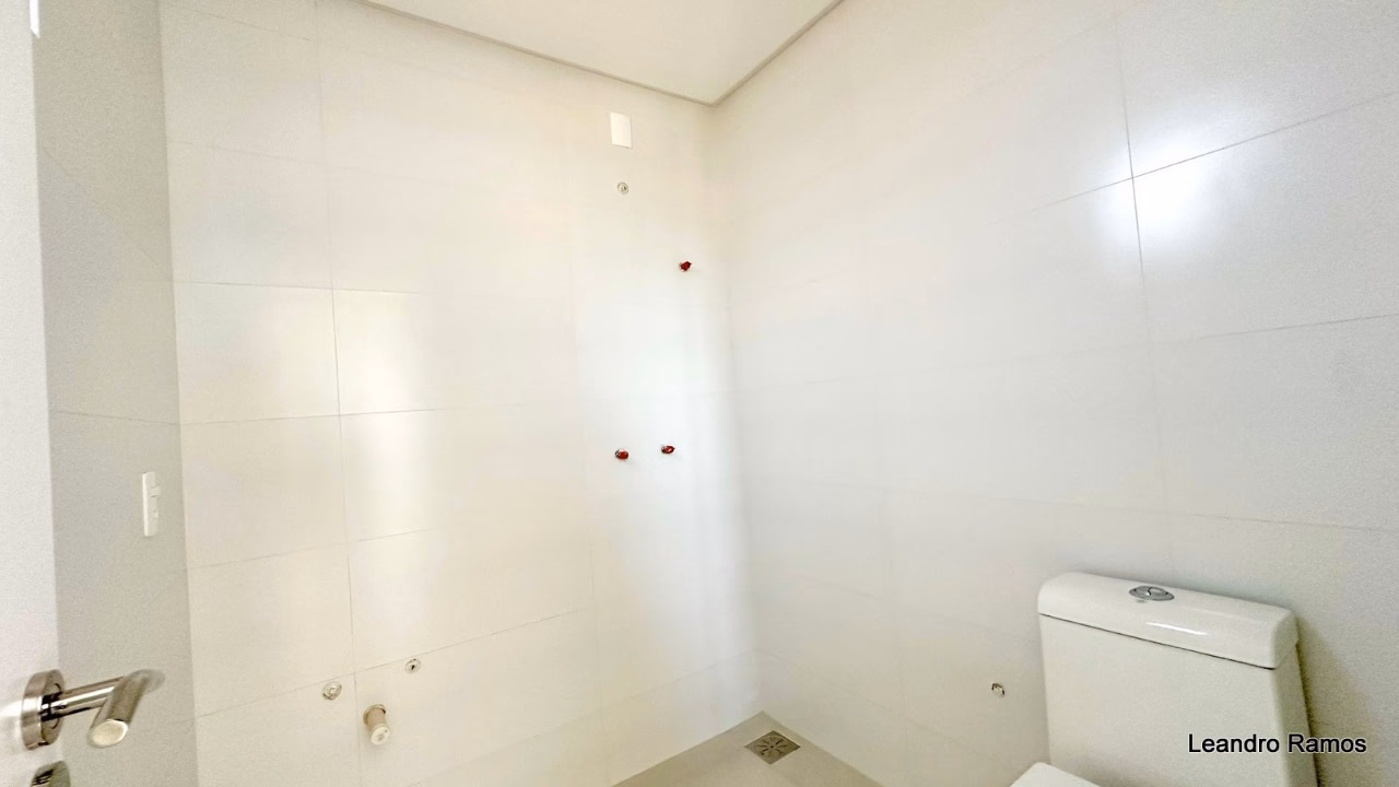 Apartamento 3 suítes em Meia Praia — Meia Praia, Itapema