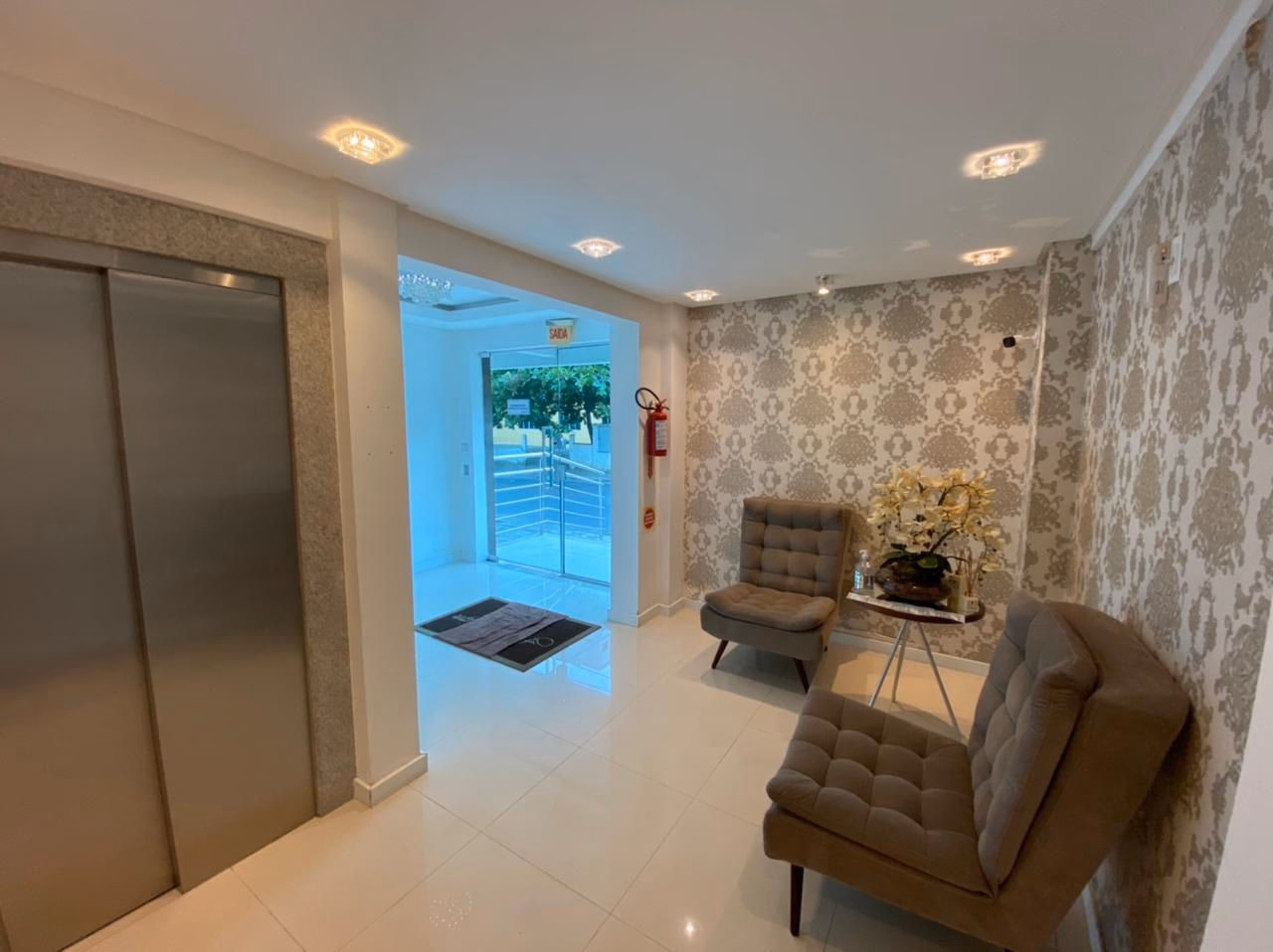 Apartamento na quadra mar á venda em Meia Praia - Farol de Capri a venda em Itapema  (1)