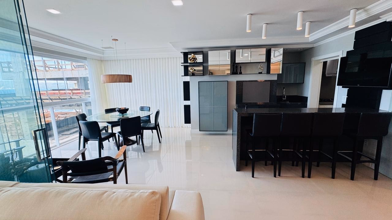 Apartamento 4 suítes em Meia Praia — Meia Praia, Itapema