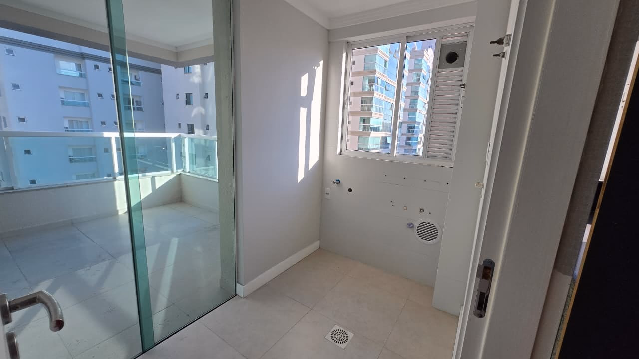 Apartamento 4 suítes em Meia Praia — Meia Praia, Itapema