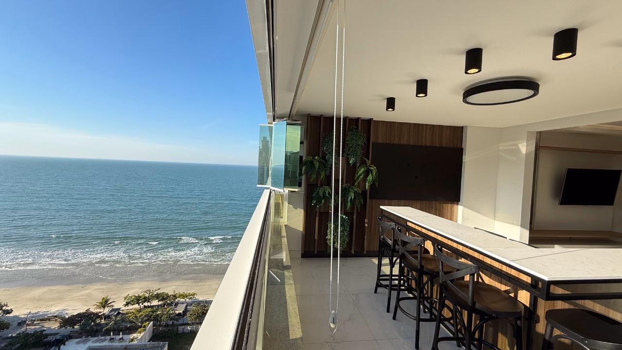Apartamento 4 suítes em Meia Praia — Meia Praia