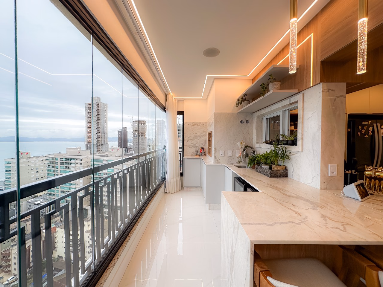 Apartamento 4 suítes em Centro — Centro