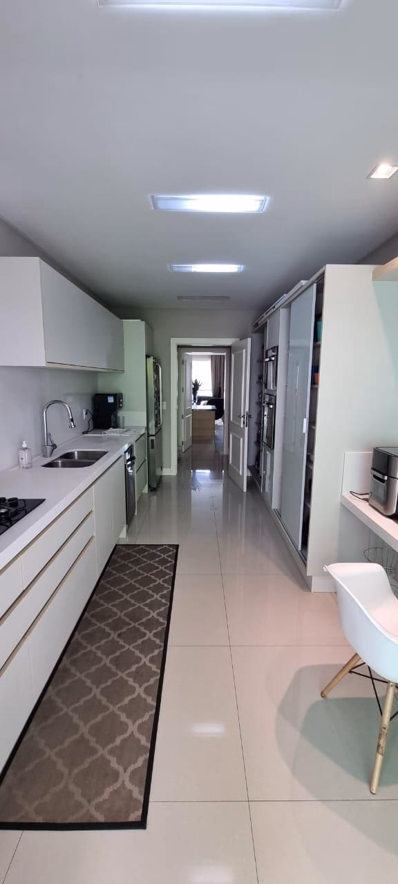 Apartamento 4 suítes em Meia Praia — Meia Praia, Itapema