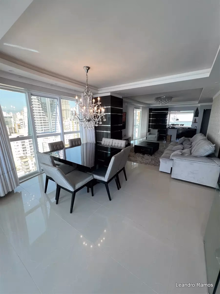 Apartamento 4 suítes em Meia Praia — Meia Praia, Itapema