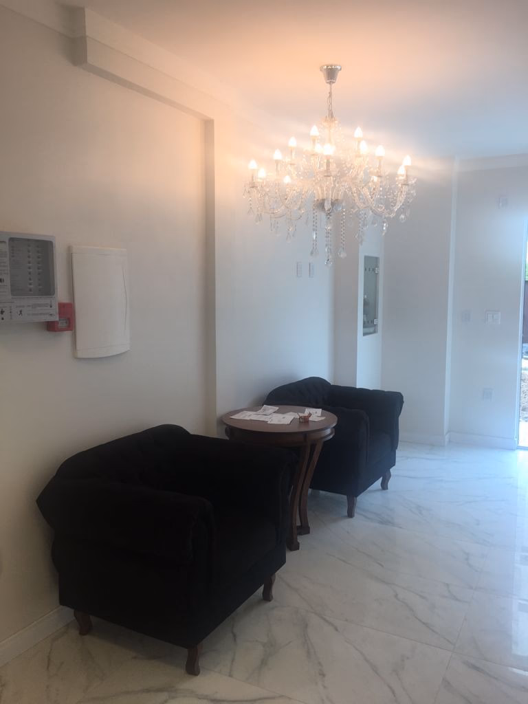 Apartamento a venda em Meia Praia (3)
