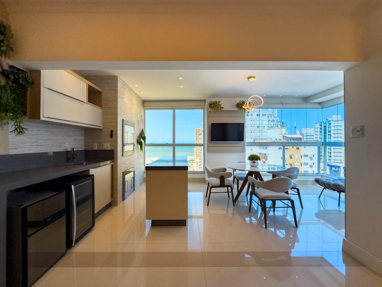 Apartamento 4 suítes em Meia Praia — Meia Praia, Itapema