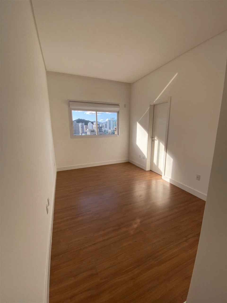 Apartamento 4 suítes em Meia Praia — Meia Praia, Itapema