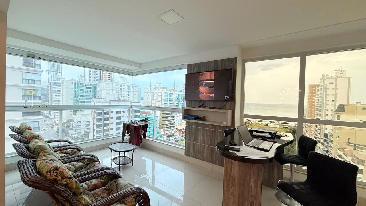 Apartamento 4 suítes em Meia Praia — Meia Praia, Itapema