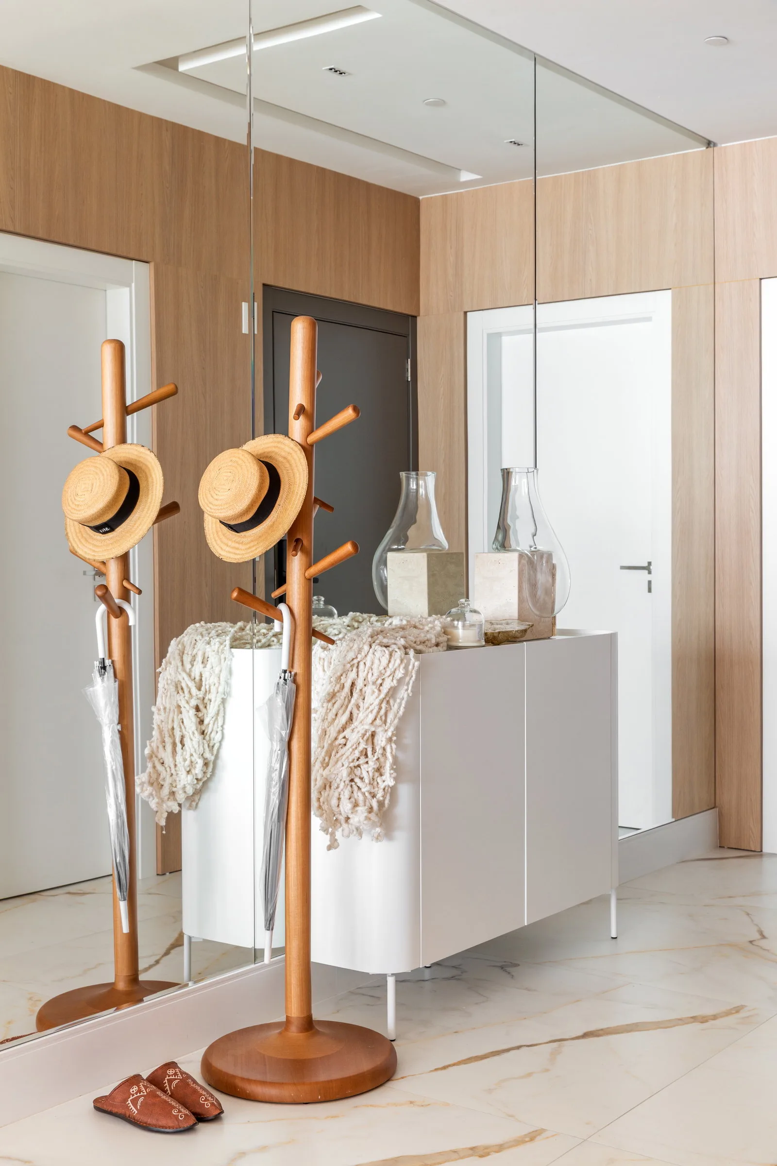 Apartamento 4 suítes em Meia Praia — Meia Praia, Itapema