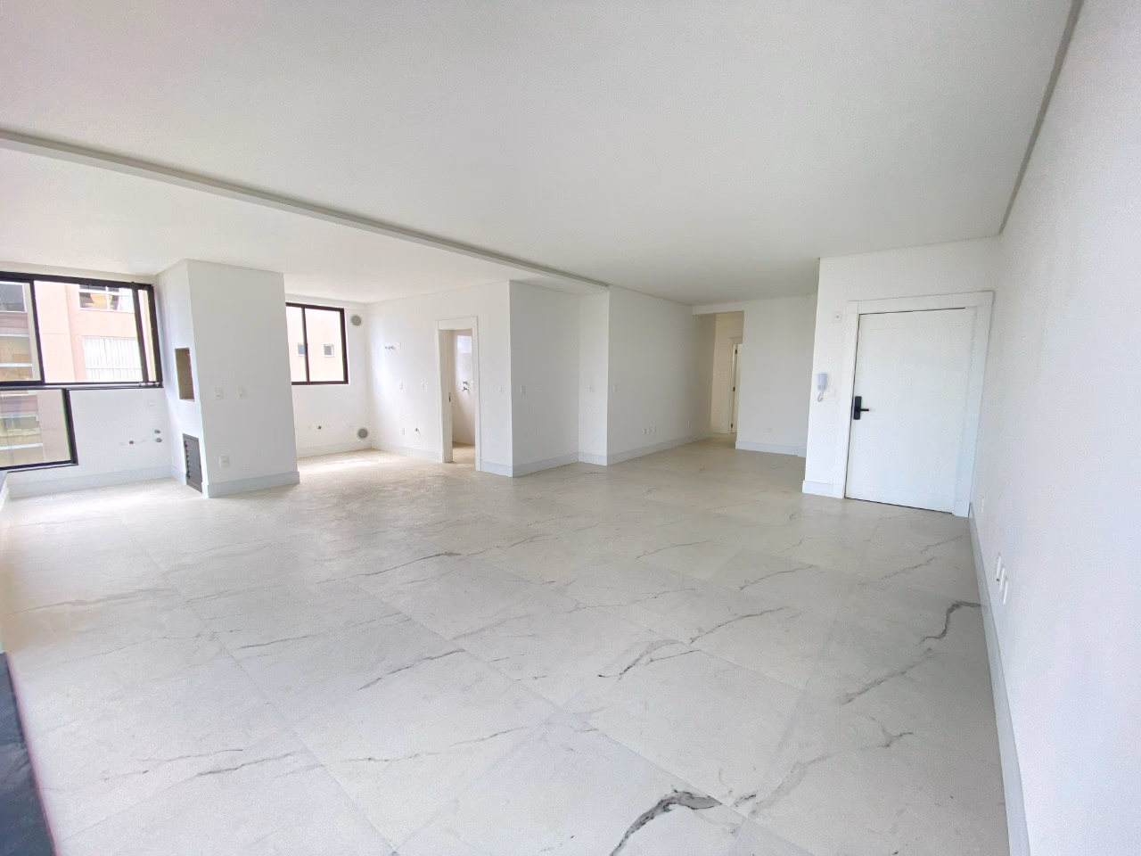 Apartamento 3 suítes em Meia Praia — Meia Praia, Itapema