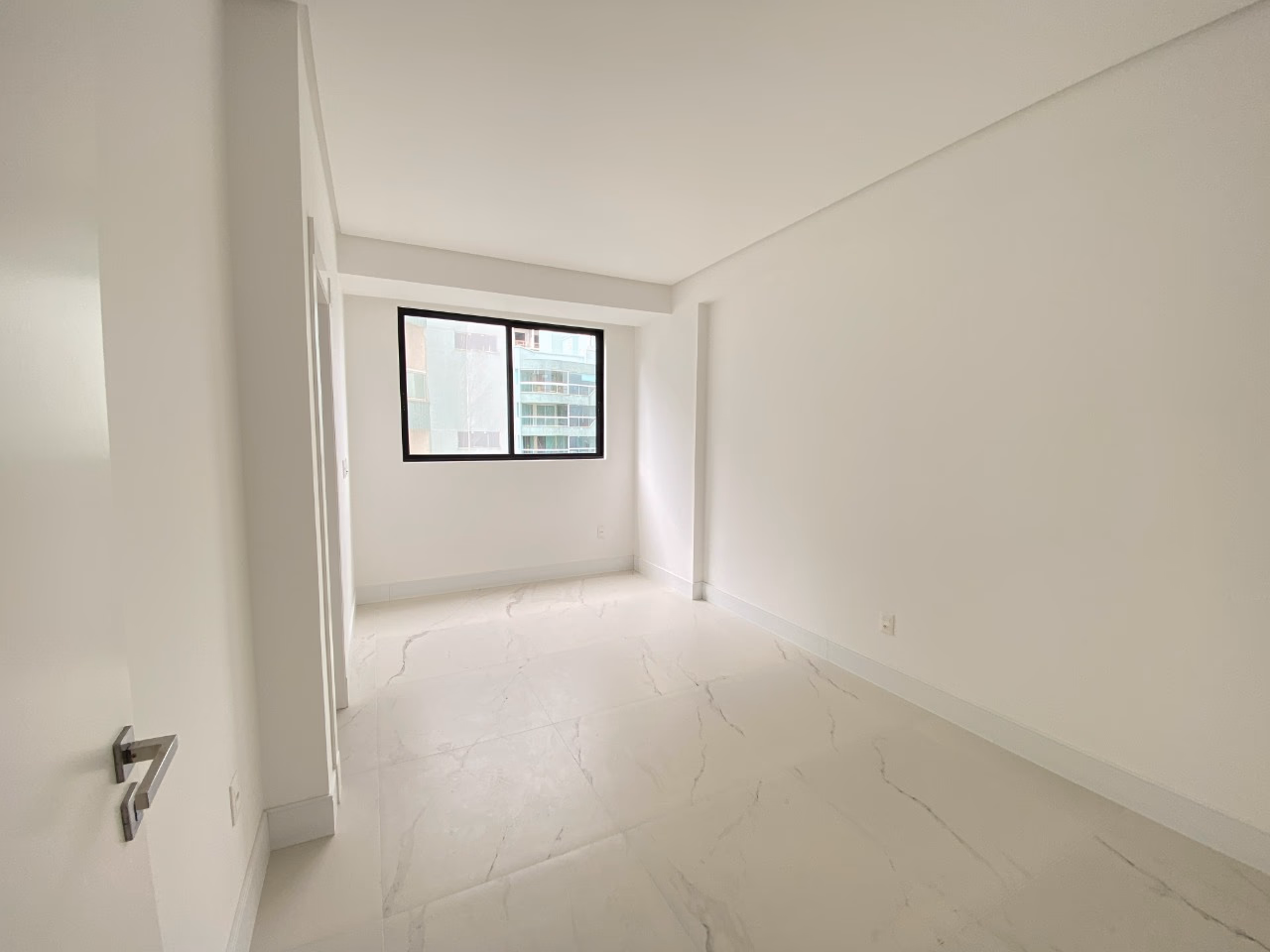 Apartamento 3 suítes em Meia Praia — Meia Praia, Itapema