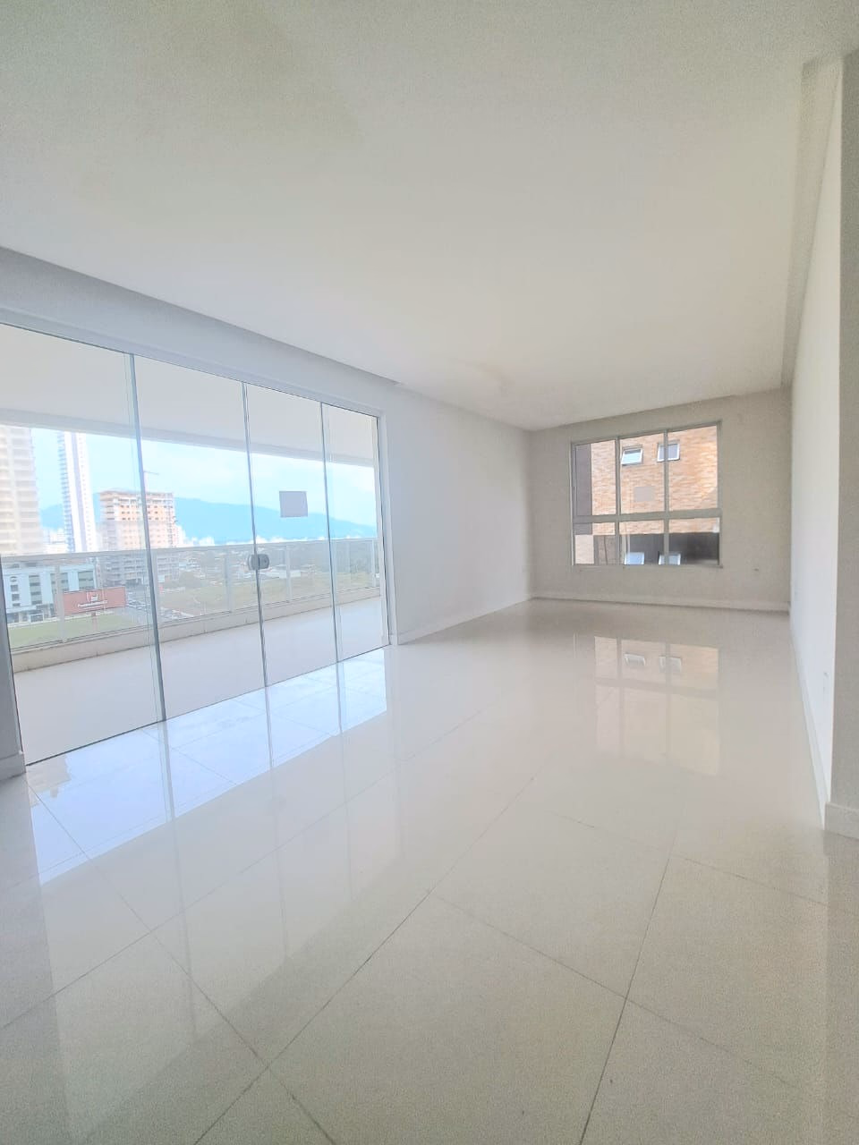 Apartamento 3 suítes em Meia Praia — Meia Praia, Itapema