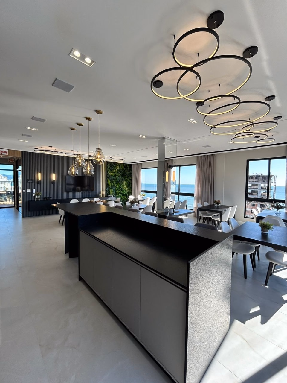 Residencial Laguna, Av
