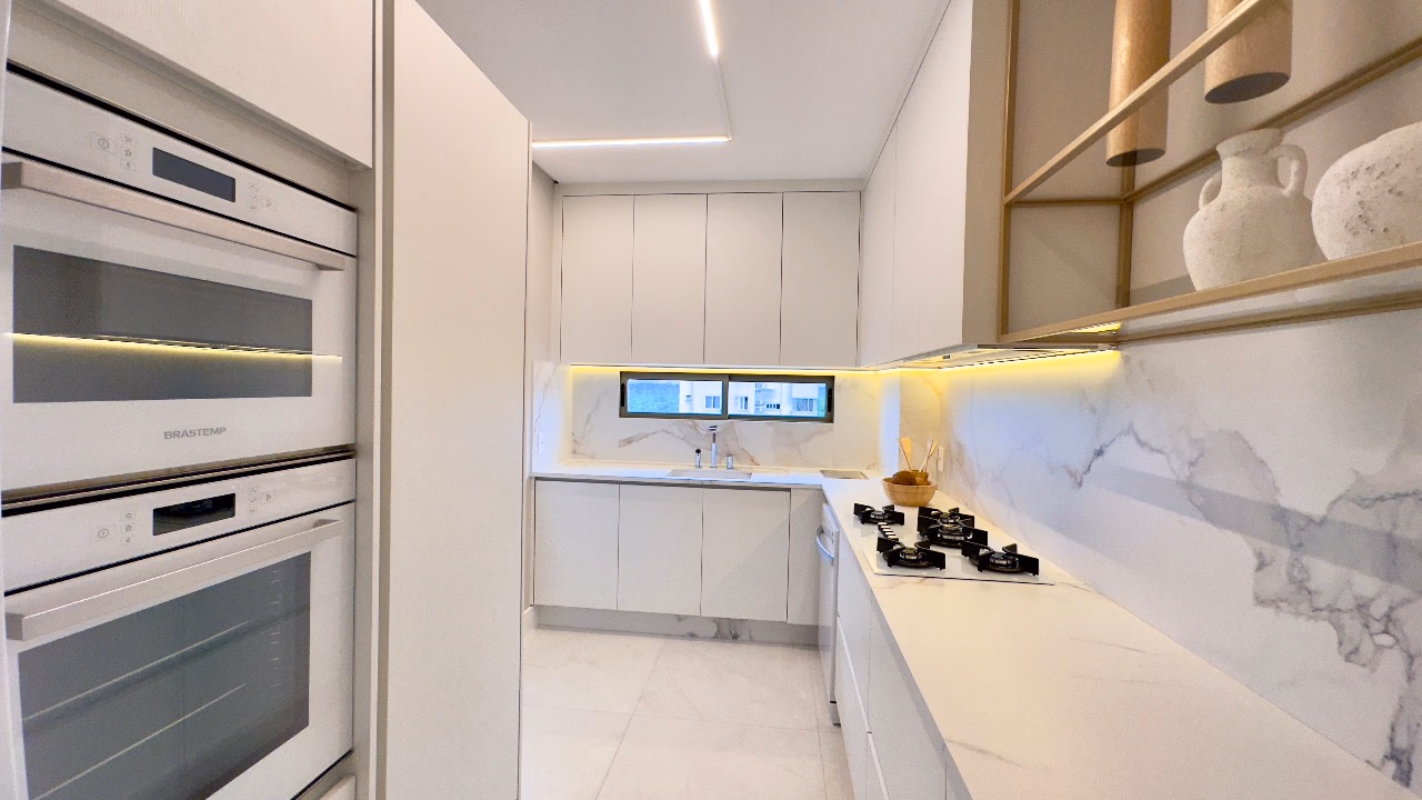 Apartamento 3 suítes em Meia Praia — Meia Praia, Itapema