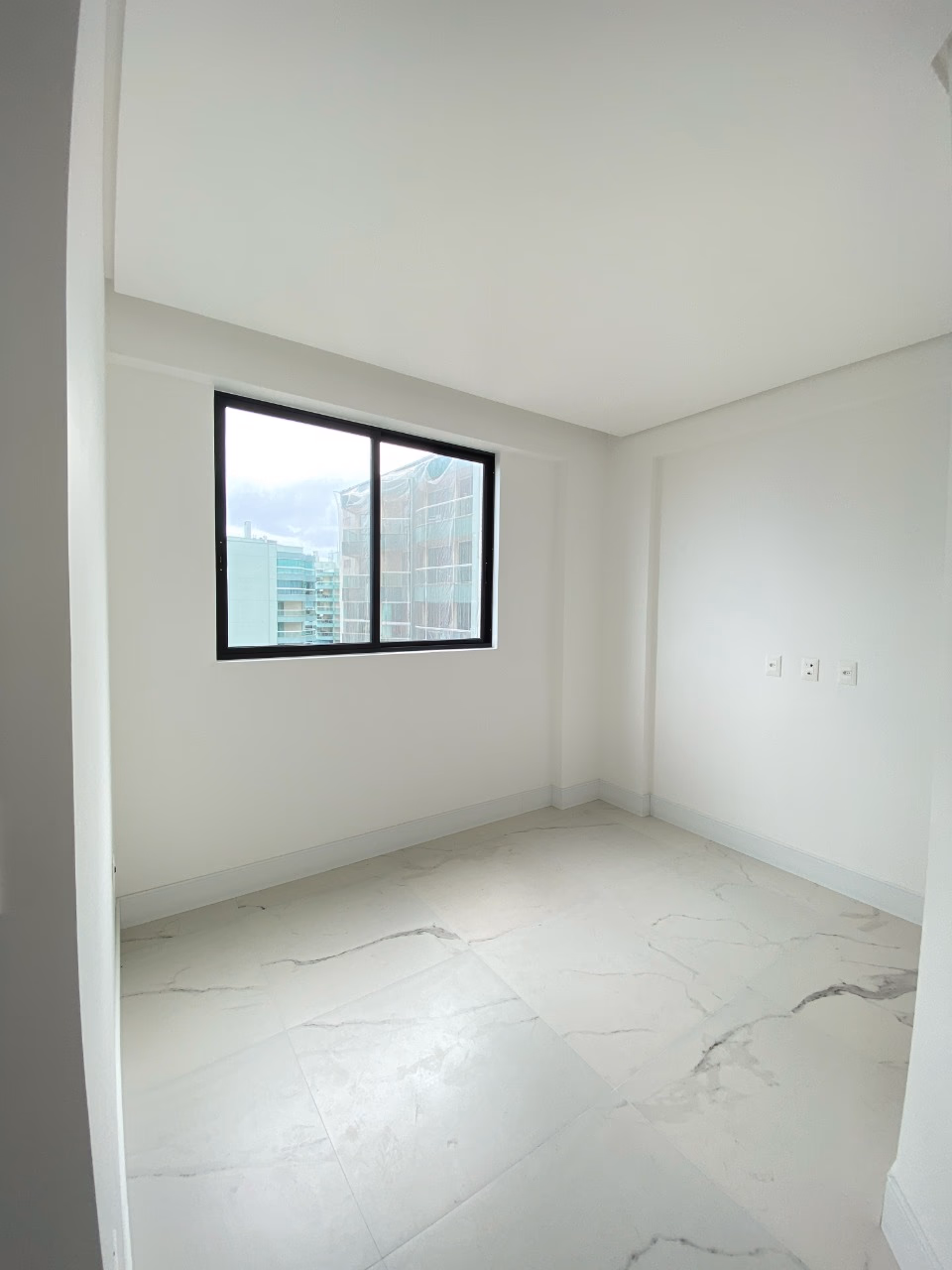 Apartamento 3 suítes em Meia Praia — Meia Praia, Itapema