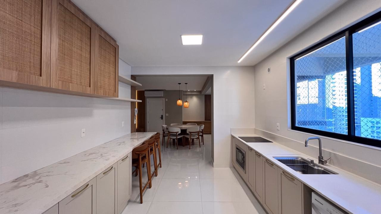 Apartamento 4 suítes em Meia Praia — Meia Praia, Itapema