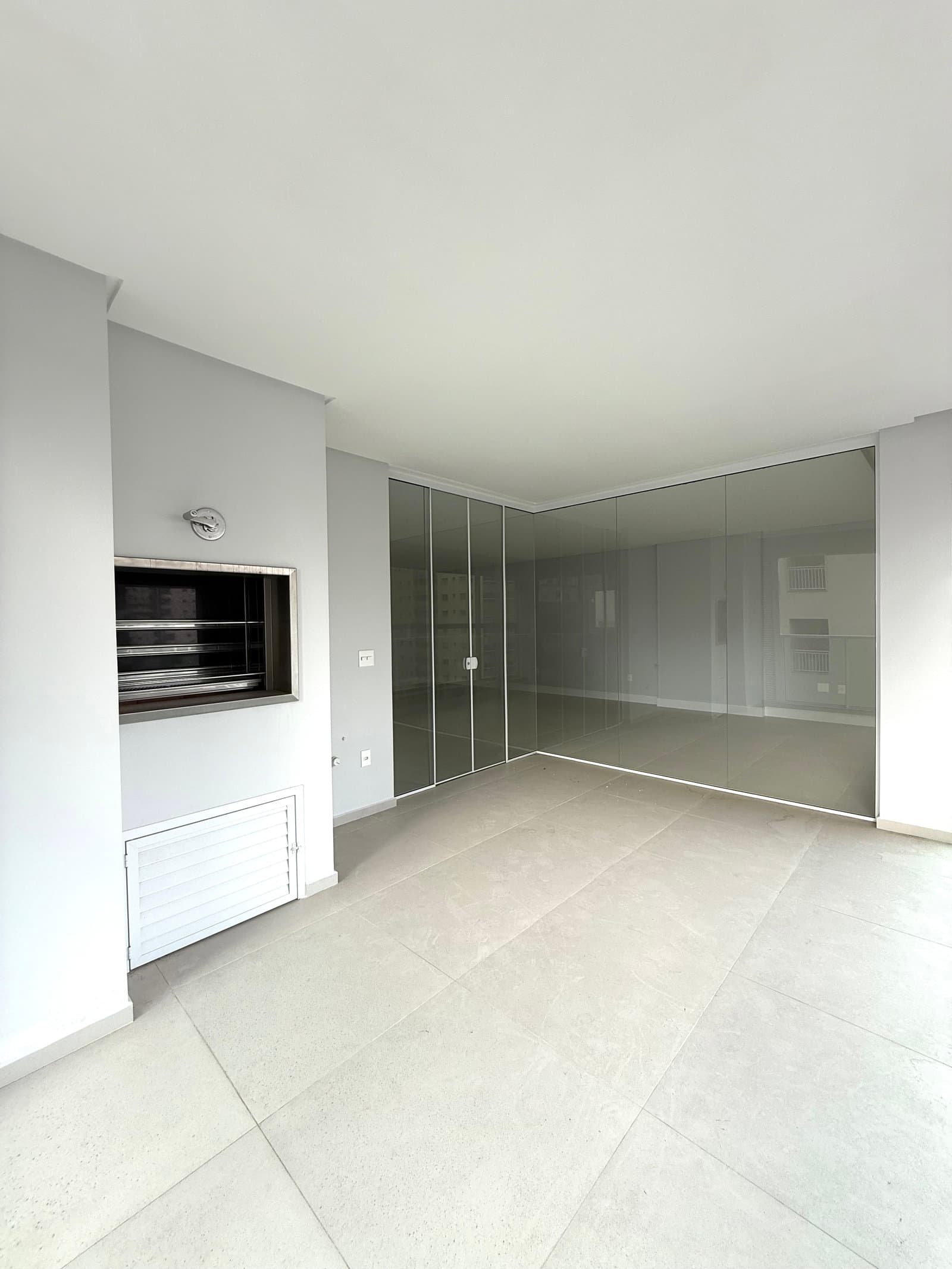 Apartamento 3 suítes em Meia Praia — Meia Praia, Itapema