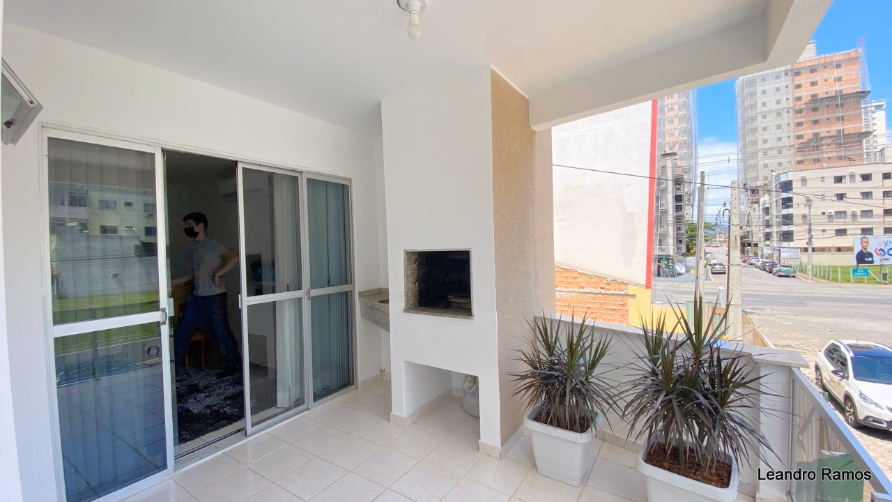 Jean Les Pins — Meia Praia