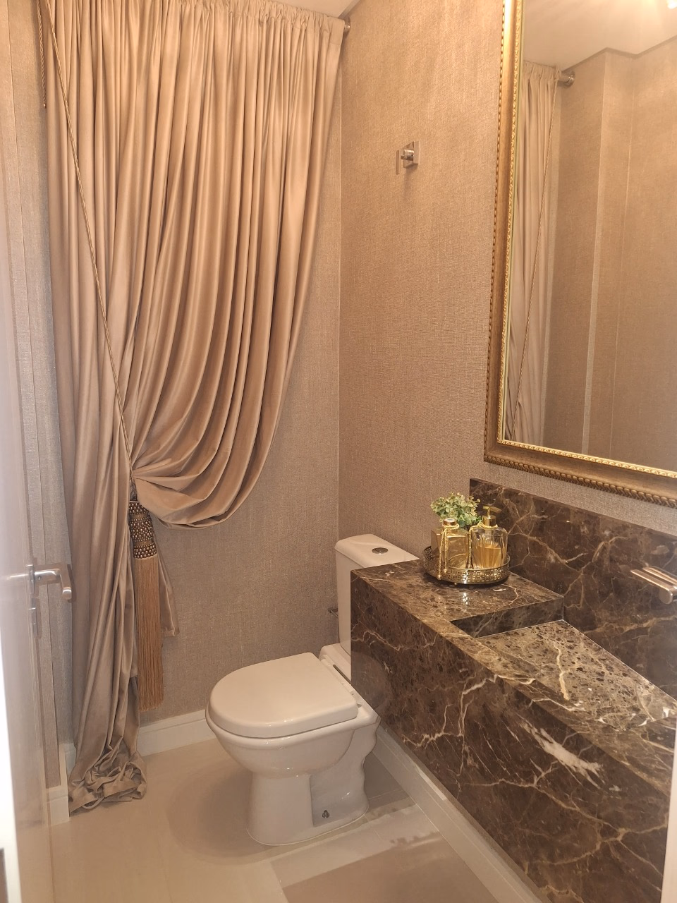 Apartamento 3 suítes em Meia Praia — Meia Praia, Itapema