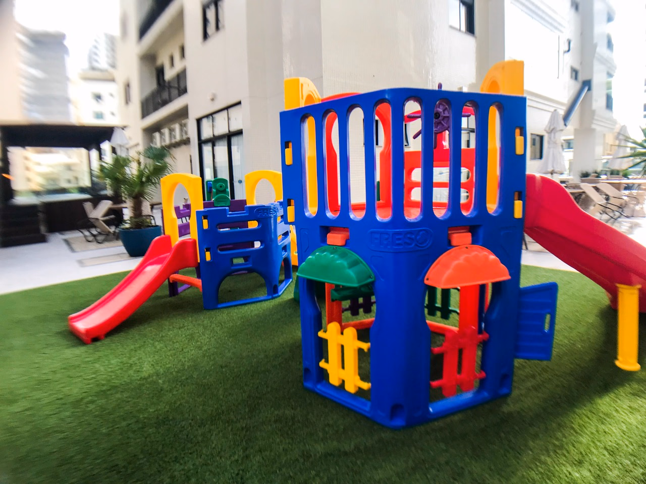 Apartamento frente avenida a venda no Villa de Siena em Meia Praia, Itapema
