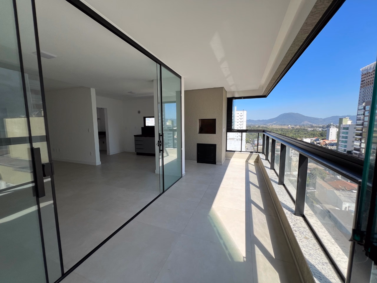 Apartamento 3 suítes em Meia Praia — Meia Praia, Itapema