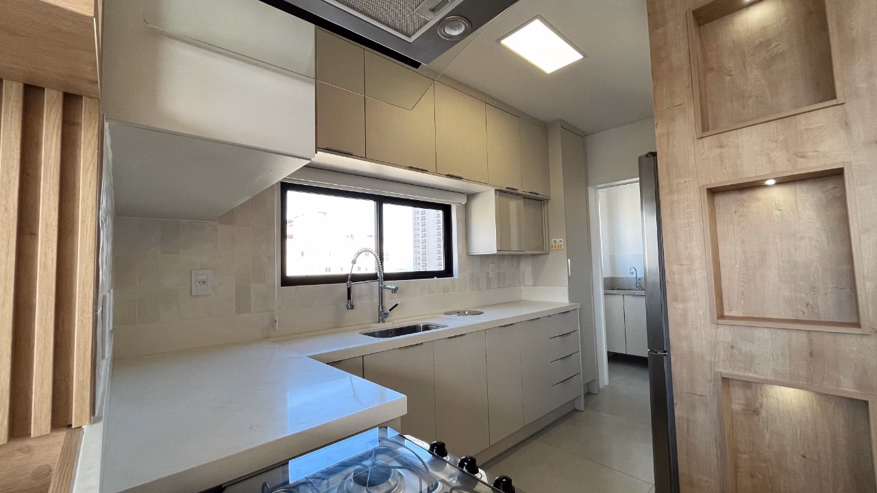 Apartamento 4 suítes em Meia Praia — Meia Praia, Itapema