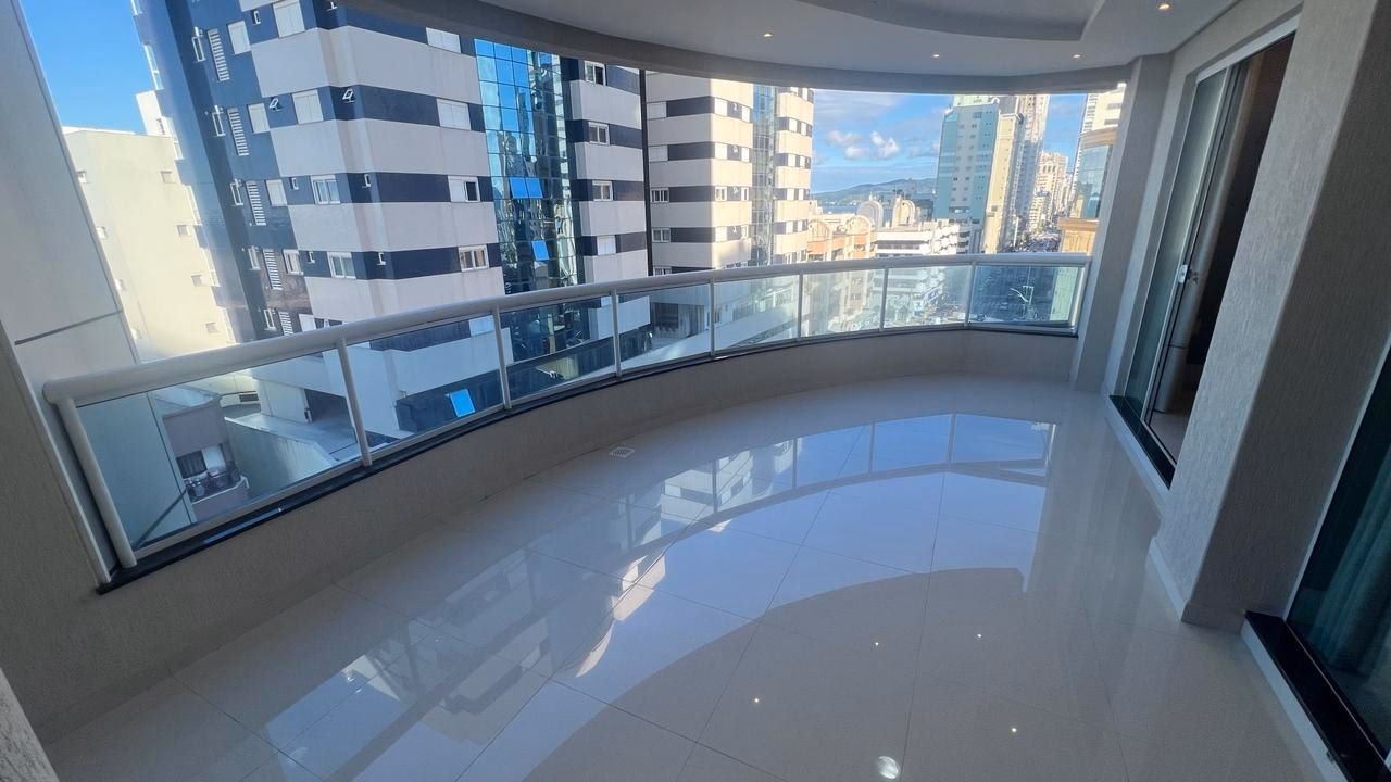Apartamento 4 suítes em Meia Praia — Meia Praia, Itapema