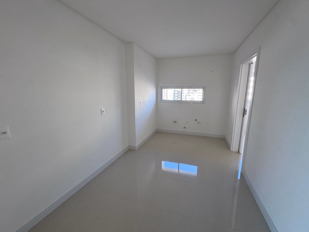 Apartamento 4 suítes em Meia Praia — Meia Praia, Itapema