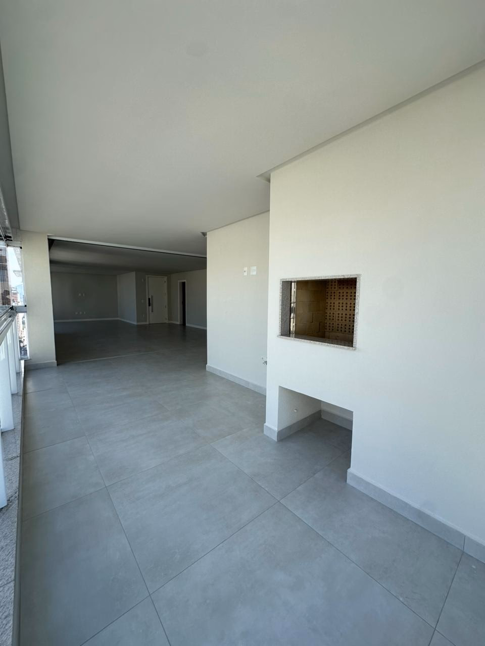 Apartamento 4 suítes em Meia Praia — Meia Praia, Itapema