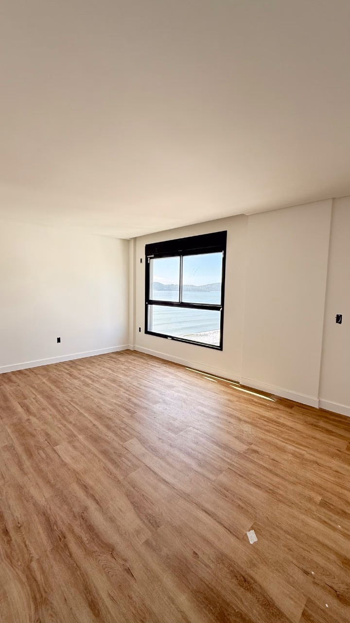 Apartamento 3 suítes em Meia Praia — Meia Praia, Itapema