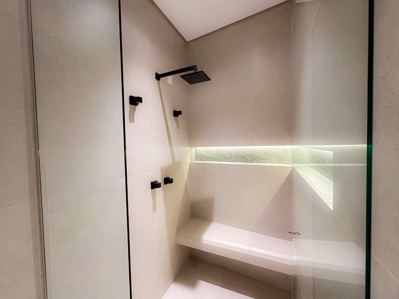 Apartamento 4 suítes em Centro — Centro, Itapema
