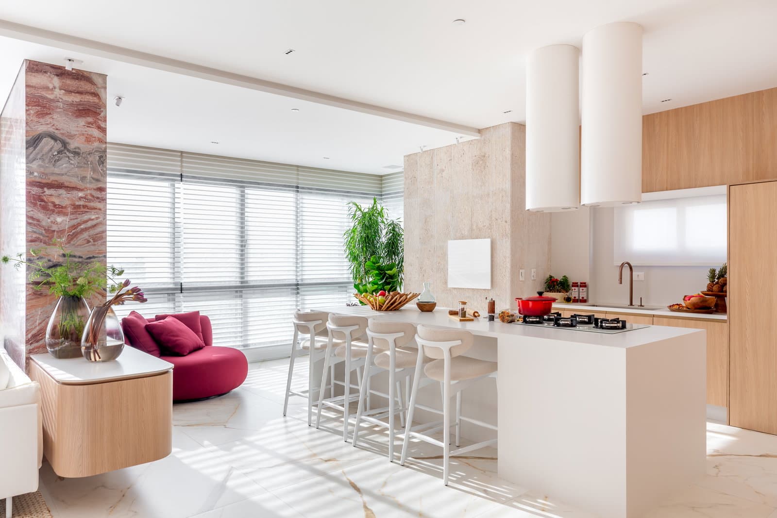 Apartamento 4 suítes em Meia Praia — Meia Praia