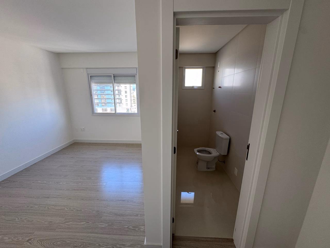 Apartamento 4 suítes em Meia Praia — Meia Praia, Itapema
