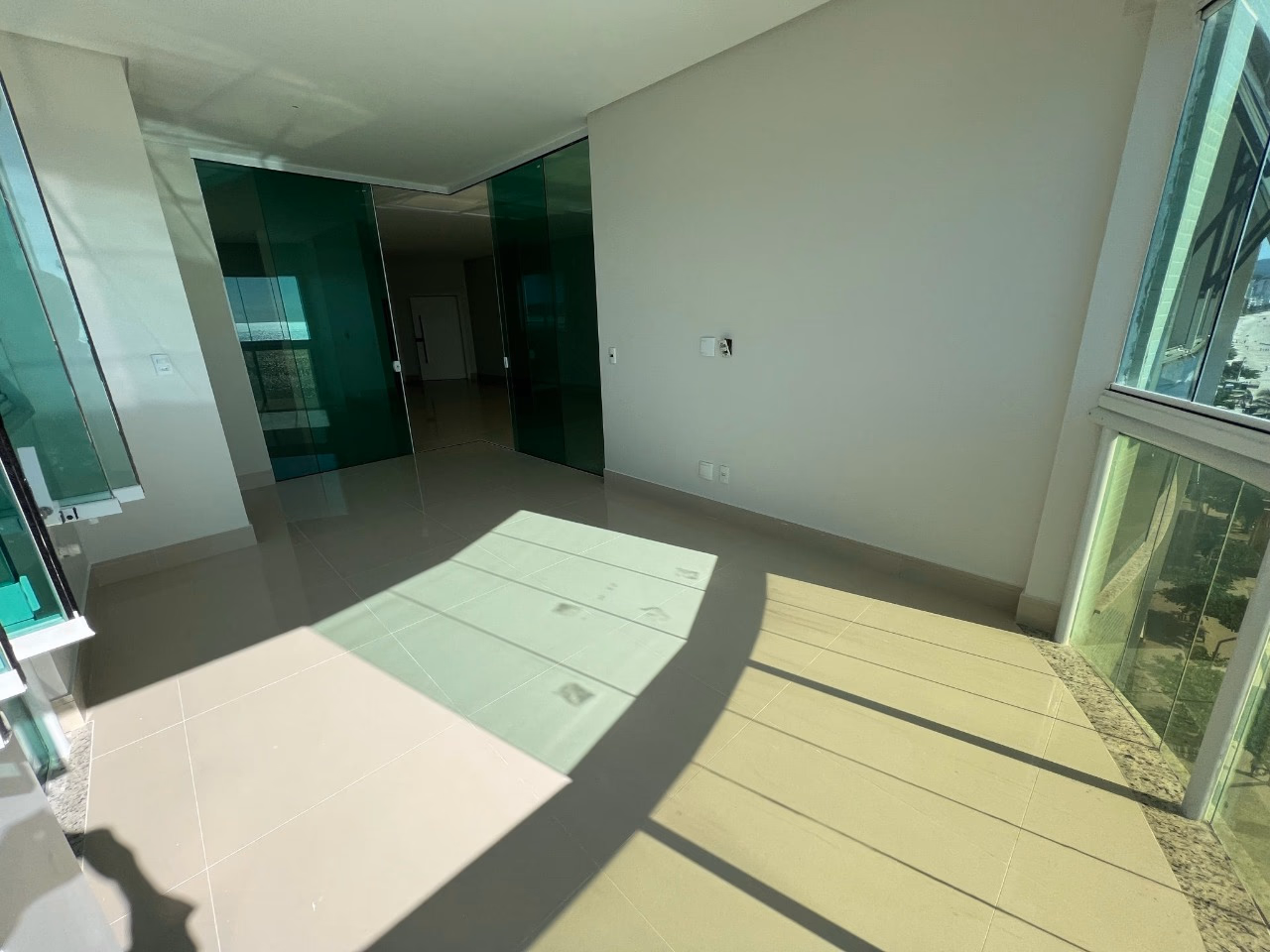 Apartamento 4 suítes em Meia Praia — Meia Praia, Itapema