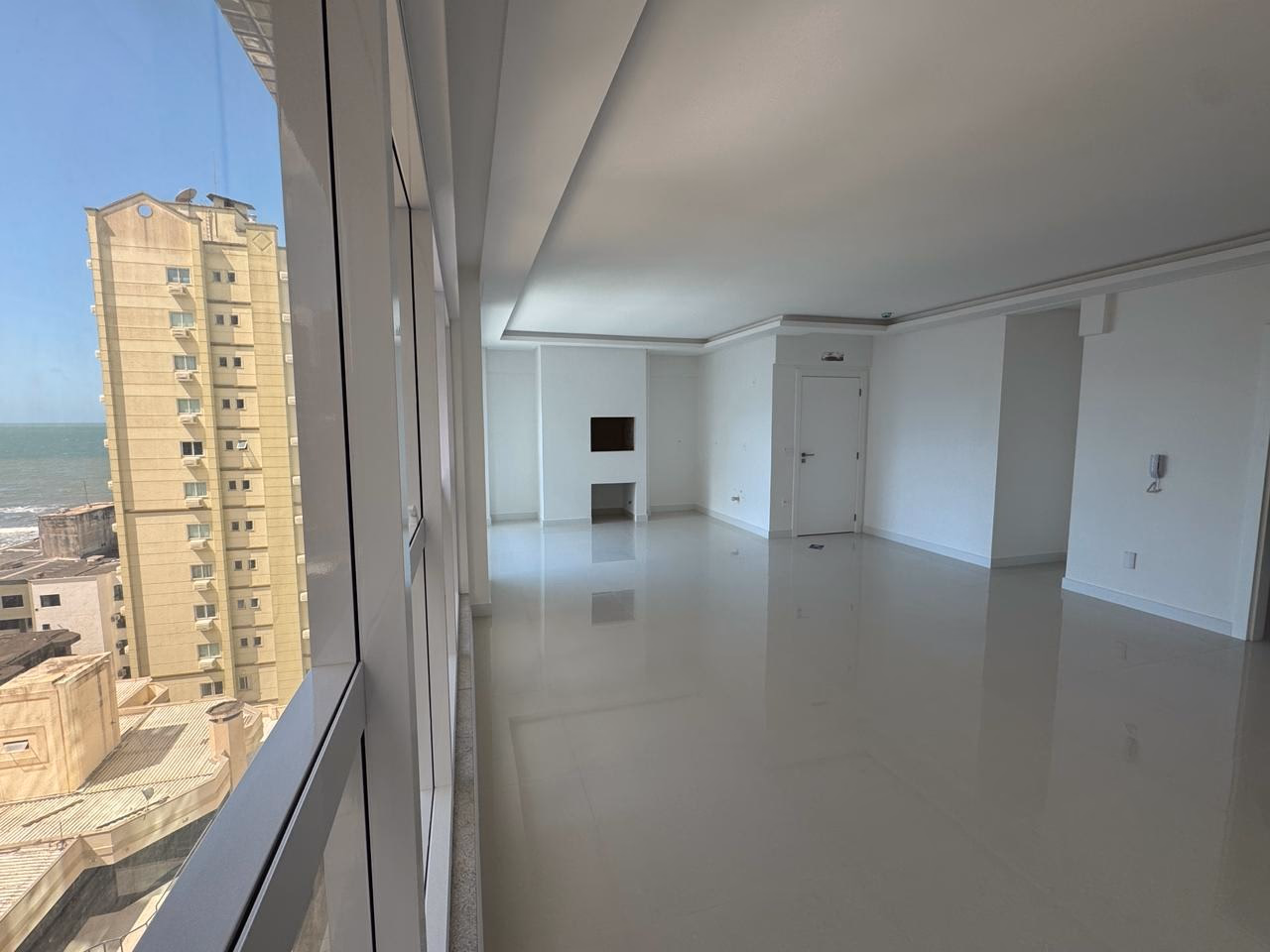 Apartamento 4 suítes em Meia Praia — Meia Praia, Itapema